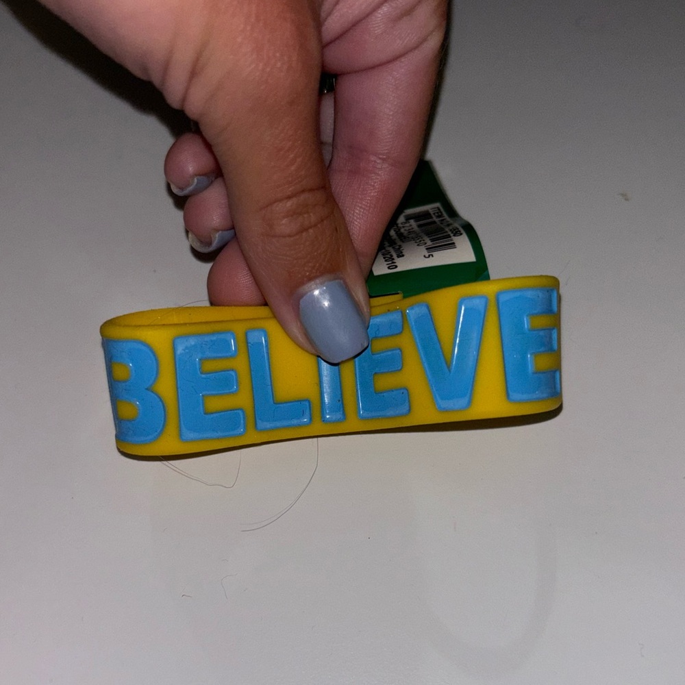 BRAND NEW BELIEVE RUBBER BRACELET